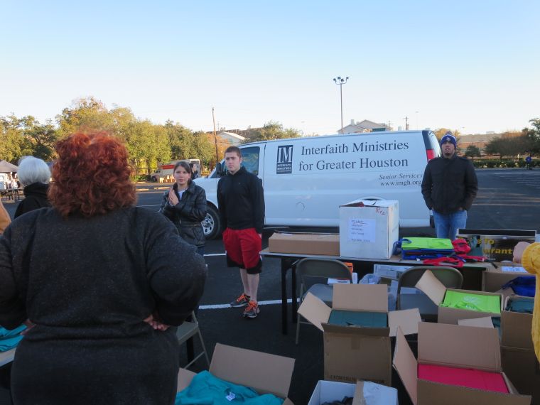 adio One Family & Innerfaith Minstries Delivers Meals On Thanksgiving