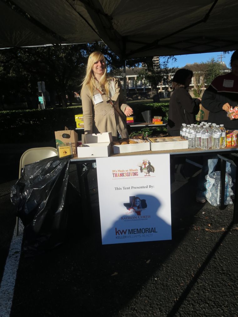 adio One Family & Innerfaith Minstries Delivers Meals On Thanksgiving