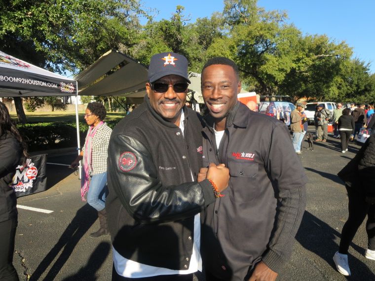 adio One Family & Innerfaith Minstries Delivers Meals On Thanksgiving