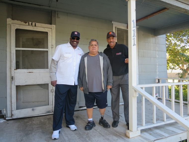 adio One Family & Innerfaith Minstries Delivers Meals On Thanksgiving