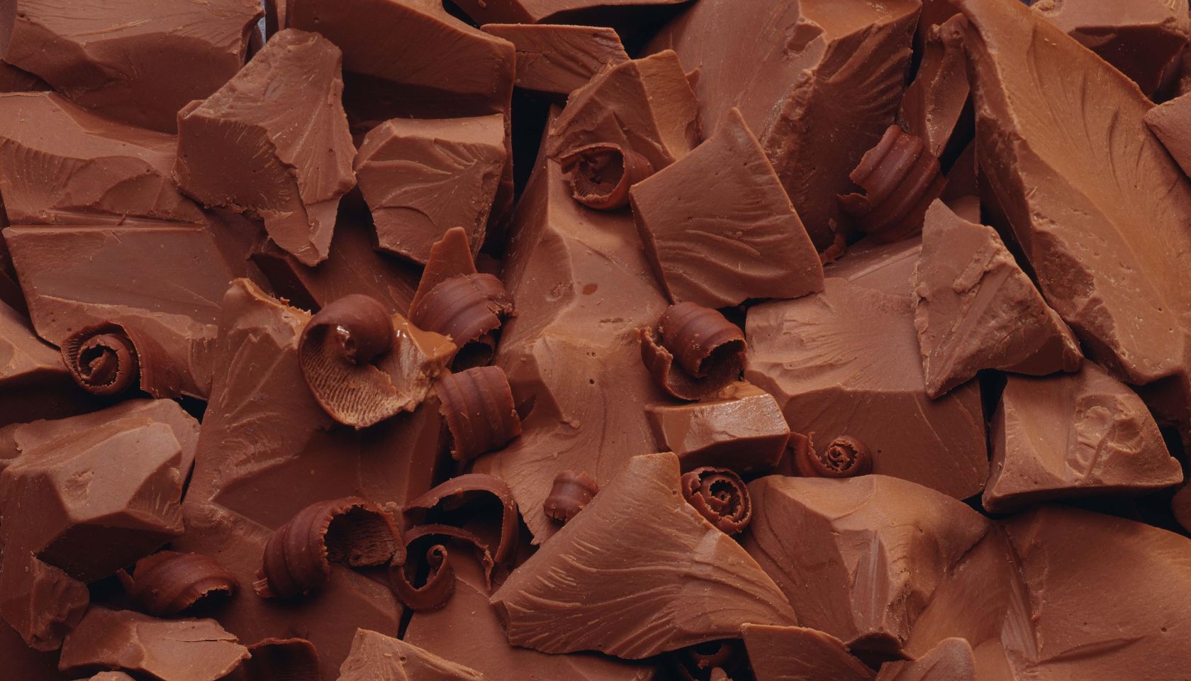 Chocolate chunks and shavings