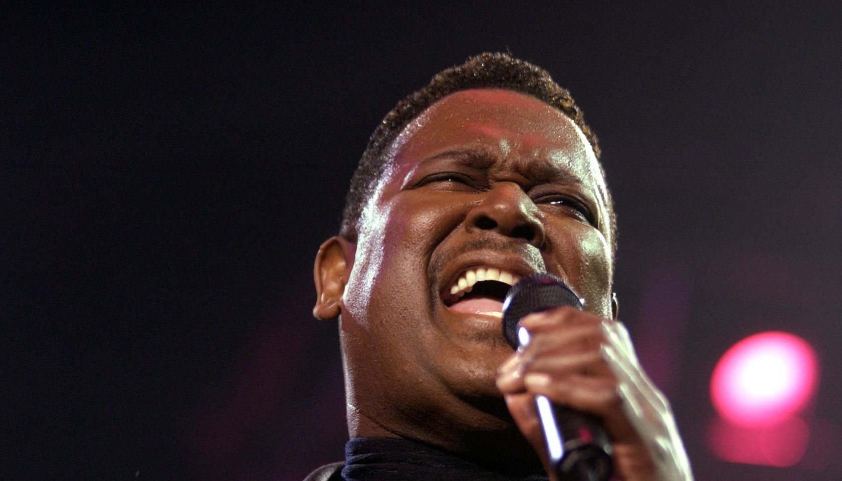 (FILE PHOTO) Singer Luther Vandross Dies At Age 54