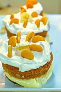 Banana Pudding Cream Cakes