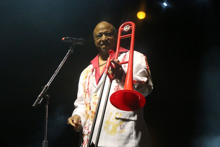 Majic Under The Stars (Con Funk Shun)