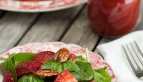Spinach Strawberry Salad with Strawberry Vinaigrette