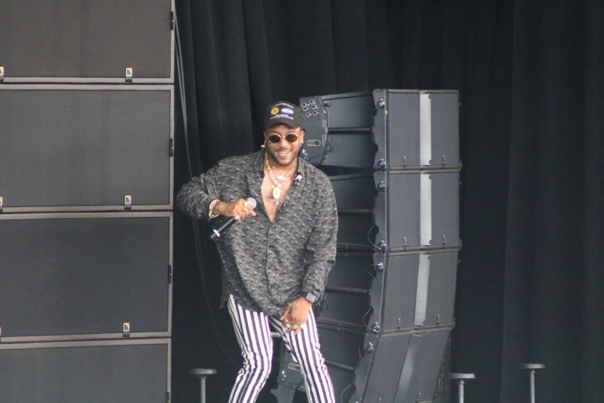Ro James Performing at Majic's Summer Block Party