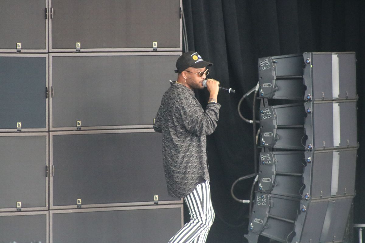 Ro James Performing at Majic's Summer Block Party