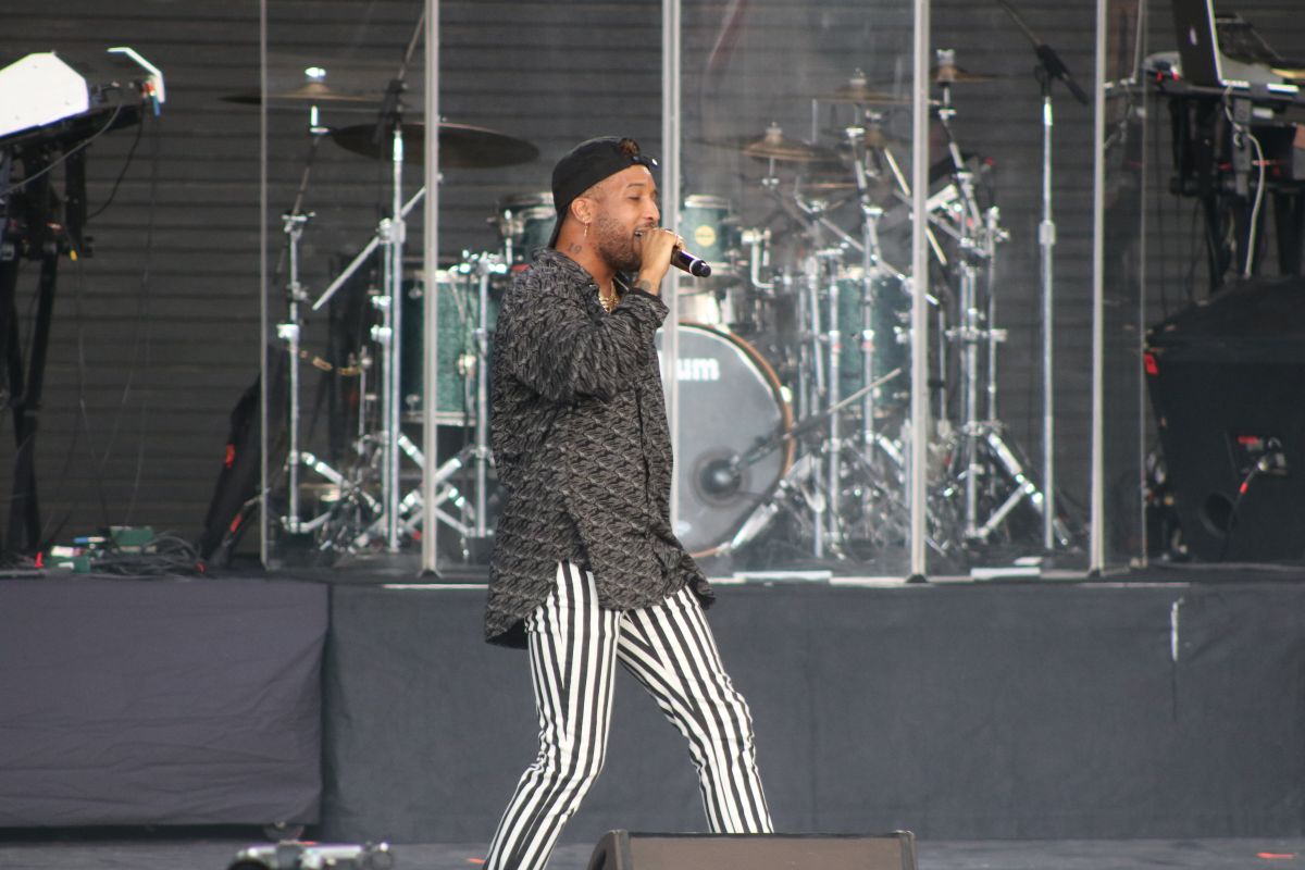Ro James Performing at Majic's Summer Block Party