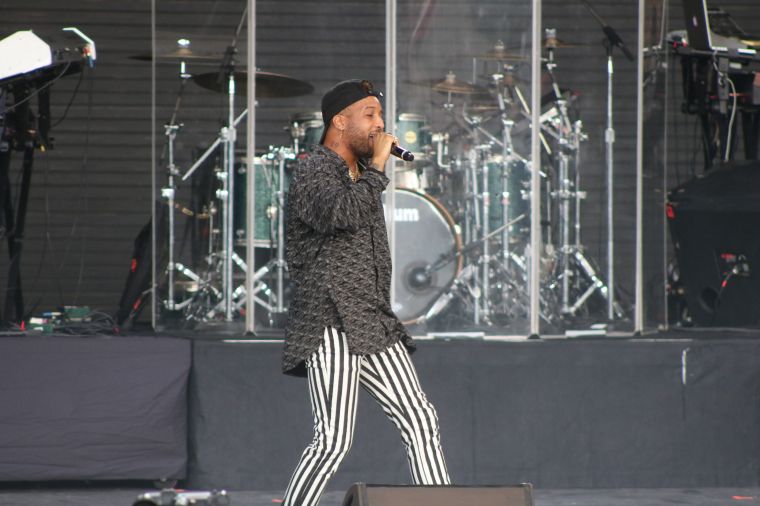 Ro James Performing at Majic’s Summer Block Party