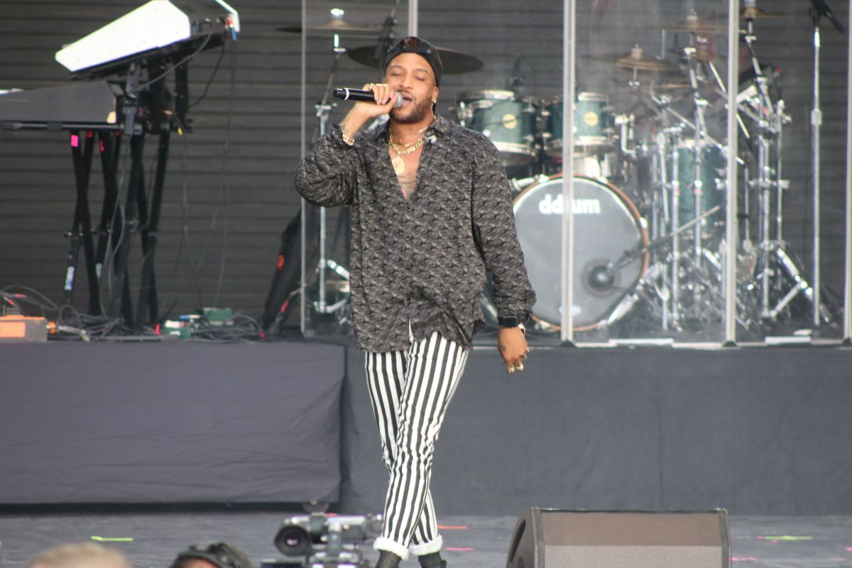 Ro James Performing at Majic's Summer Block Party