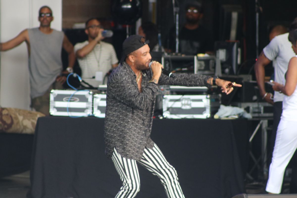 Ro James Performing at Majic's Summer Block Party