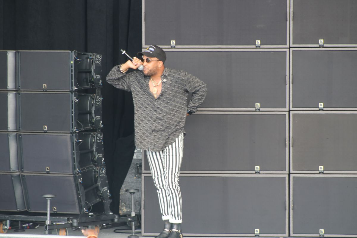 Ro James Performing at Majic's Summer Block Party