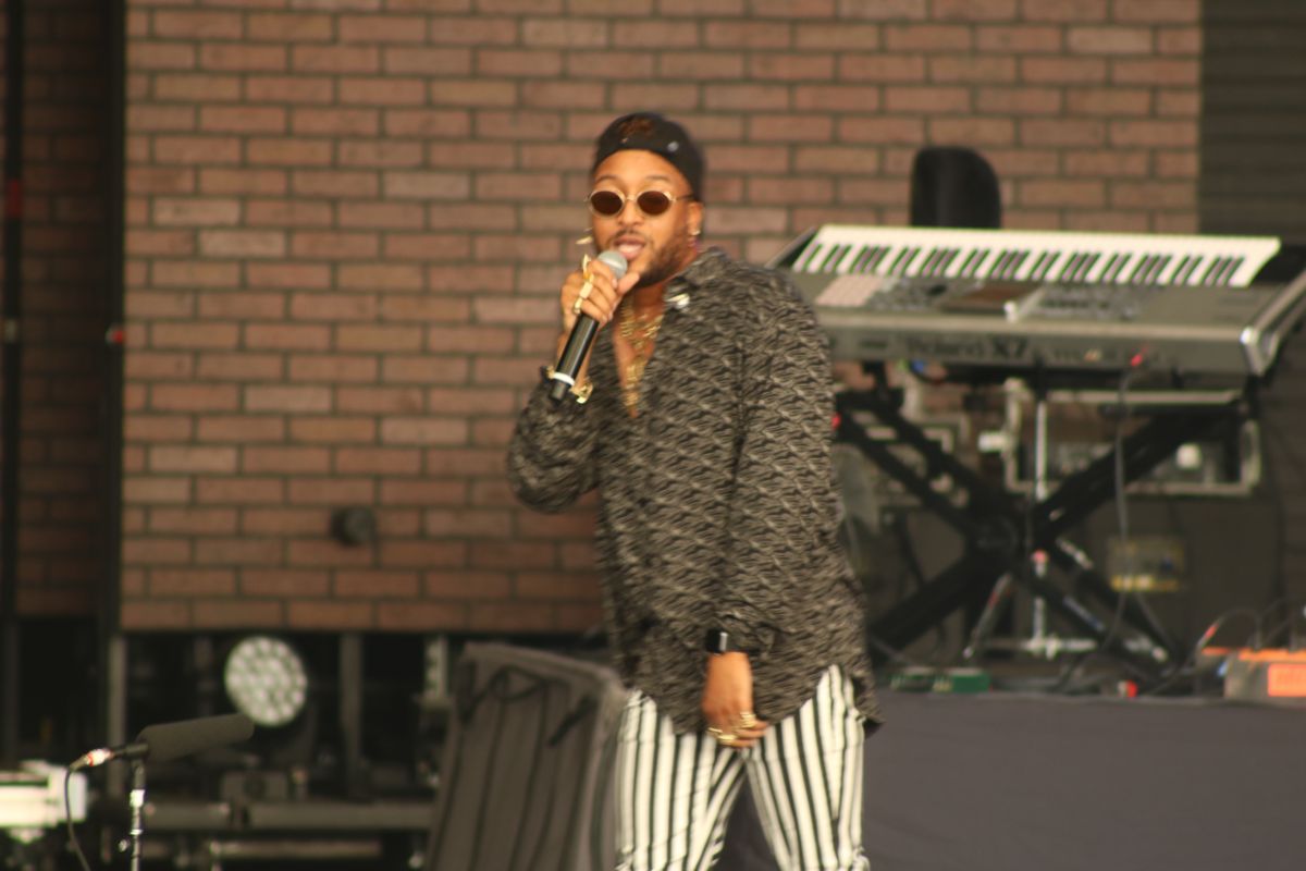 Ro James Performing at Majic's Summer Block Party