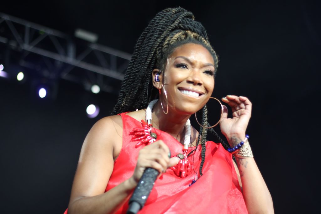 Brandy First 90s Artist To Reach 1.5 Billion Streams Majic 102.1