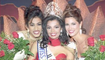 Miss Universe, Chelsi Smith (C) from the US poses
